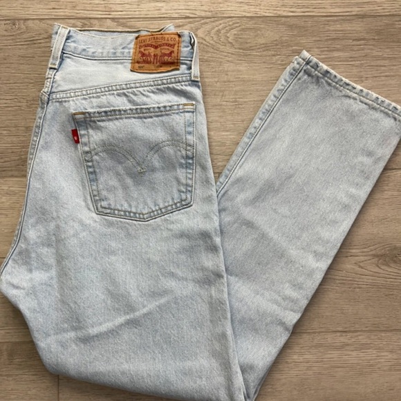 Levi's Women's Light Blue Straight Jeans - Picture 1 of 8